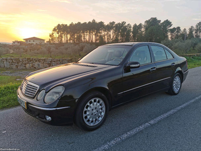 Mercedes-Benz E 220 Avantgard CX auto