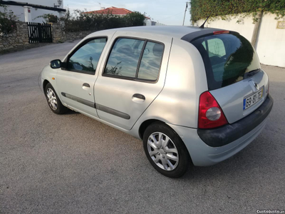 Renault Clio 1.2 16V 80cv ar condicionado