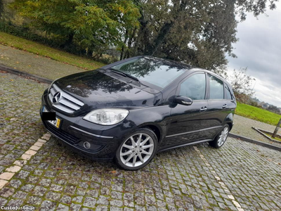 Mercedes-Benz B 200 CDI Sport Edition Muito Estimado