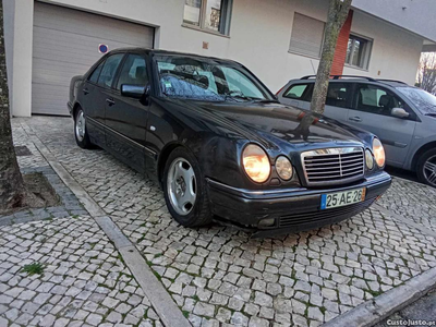 Mercedes-Benz E 290 290 Turbo Diesel (210 017)