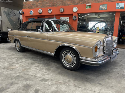 Mercedes-Benz 220 220 SE