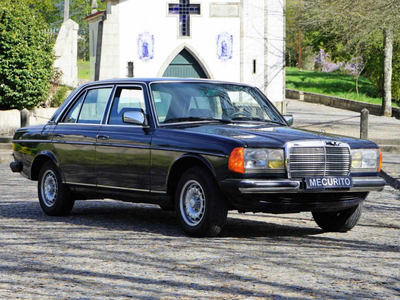 Mercedes-Benz 240 D Limousine