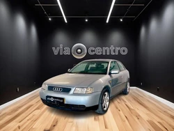 Audi A3 1.6 100cv Attraction 3p