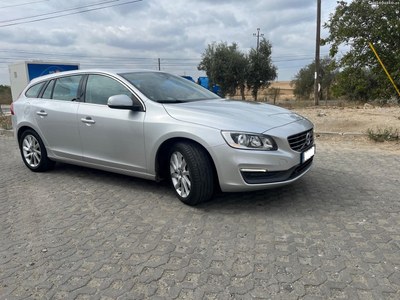 Volvo V60 Momentum Eco