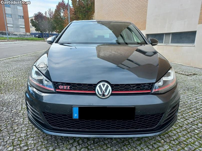 VW Golf GTI 2.0tsi 220cv