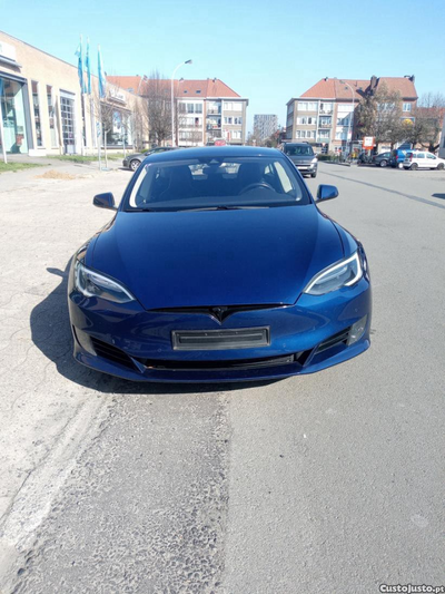 Tesla Model S 90