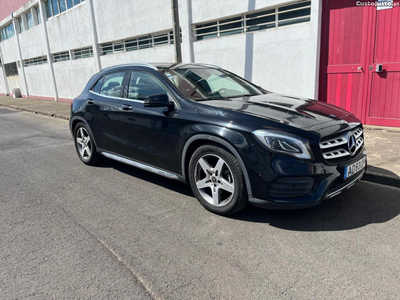 Mercedes-Benz GLA 200 200 D