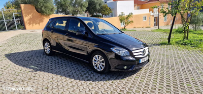 Mercedes-Benz B 180