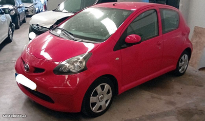 Citroën C3 Toyota Aygo 1.0 salvado