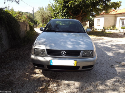 VW Polo 4 portas