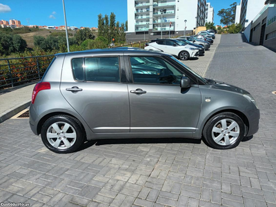 Suzuki Swift 1.3 Diesel 150,000 km A/C Irrepreensível