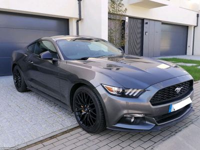 Ford Mustang 2.3 ecoboost Fastback 320