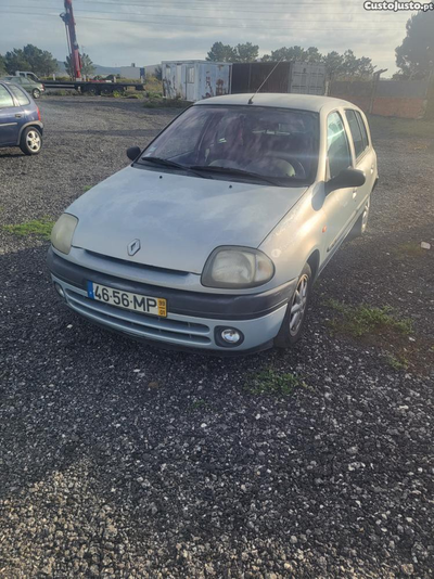 Renault Clio 1.2 ano 99 revisao feita tudo em dia