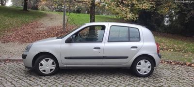 Renault Clio 1.2 16v gasolina 168km ótimo troco