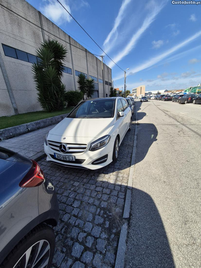 Mercedes-Benz B 180 Tecto panorâmico