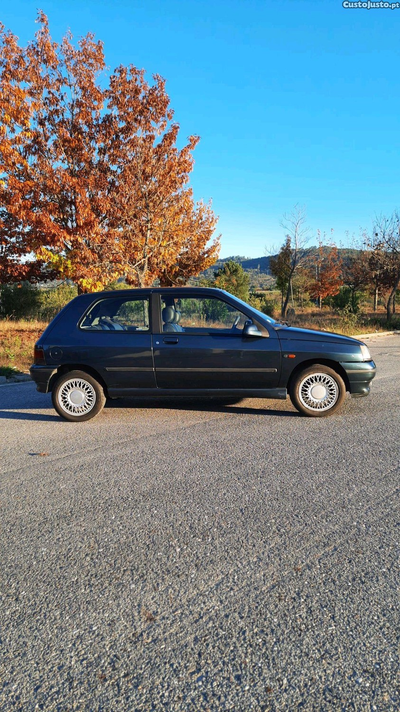 Renault Clio Baccara 1.4 3 portas