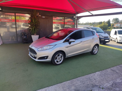 Ford Fiesta 1.0 Gasolina - POUCOS KM's