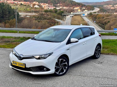 Toyota Auris 1.8 HSD Comfort +P.Sport+Navi