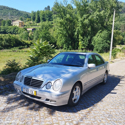 Mercedes-Benz E 320