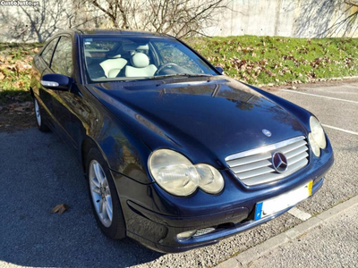 Mercedes-Benz C 220 Coupe-Automático-Nacional