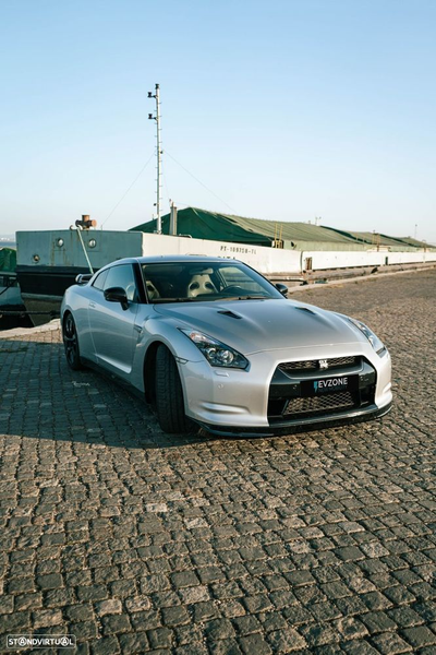 Nissan GT-R