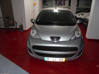 Peugeot 107 Black & Silver