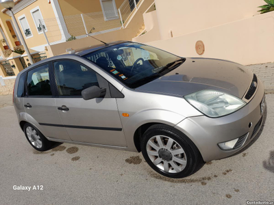 Ford Fiesta 1.25 AR Condicionado