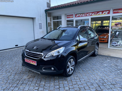 Peugeot 2008 1.2 VTi Allure (interior em pele + ecrã touch)