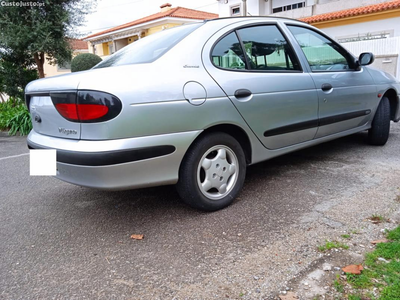 Renault Mégane 1.4 16v Symbol