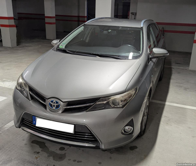 Toyota Auris Touring Sports 1.8 Hibrido - GPL