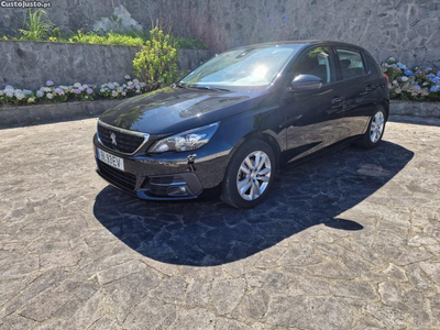 Peugeot 308 1.2 110cv