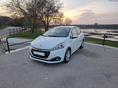 Peugeot 208 1.6 Hdi