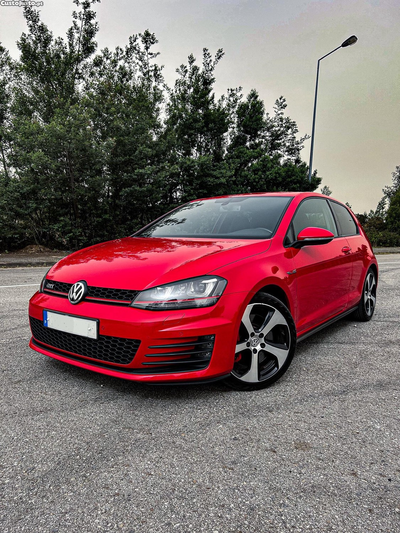 VW Golf GTI 2.0 TSI Performance