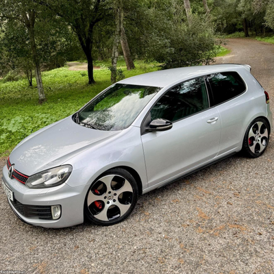 VW Golf GTi 2.0 TSi 211cv