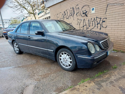 Mercedes-Benz E 220 CDI.150cv. Negociável Aceita Retoma