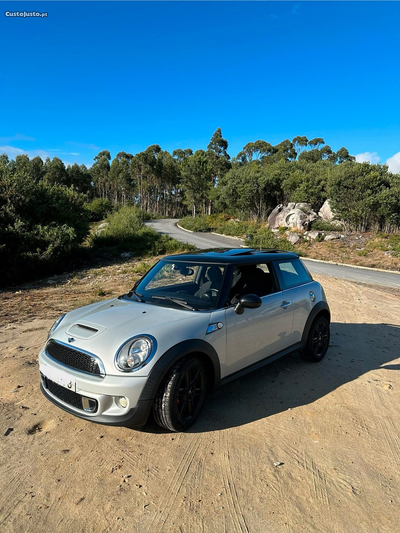 MINI Cooper R56