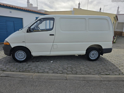 Toyota HiAce 2.5Diesel(Mecanica impecável-Distribuicão Nova)!