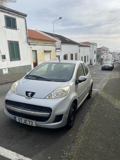 Peugeot 107 hatchback