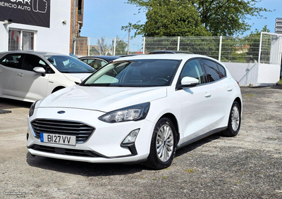 Ford Focus 1.0 EcoBoost Hybrid TITANIUM