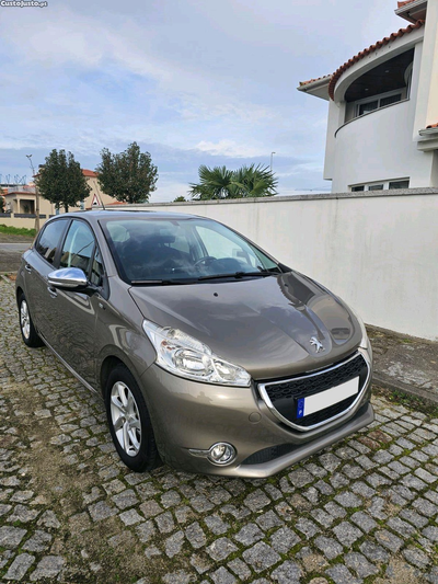 Peugeot 208 Peugeot 208 1.2 VTI STYLE