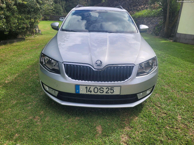 Skoda Octavia CAIXA AUTOMÁTICA 1600 DIESEL