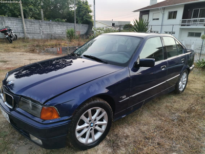 BMW 318 Diesel de 5-lugares com muitos reparos