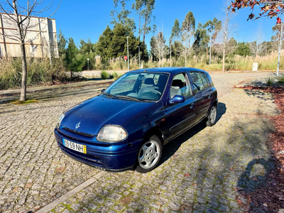 Renault Clio II 1.2 Gasolina