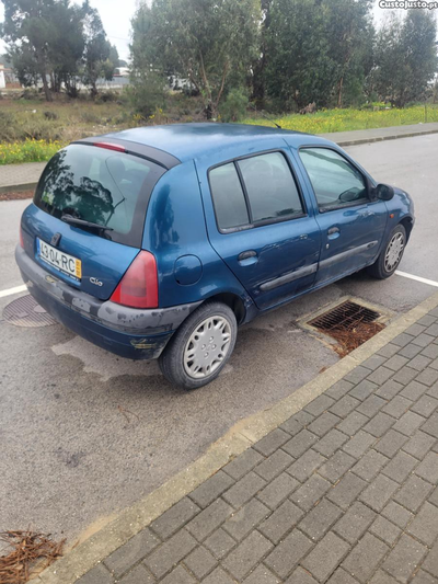 Renault Clio 1.2 ano 2001 ar condicionado