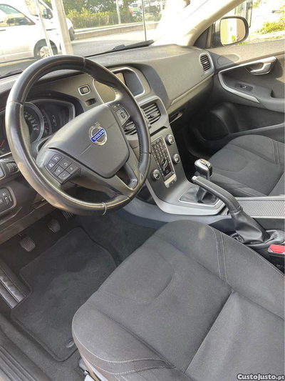 Volvo V40 D4