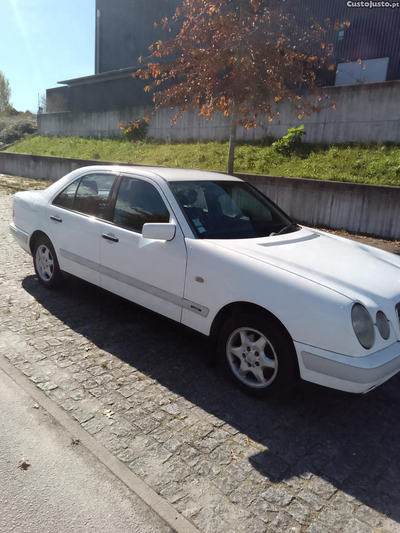 Mercedes-Benz E 220 Clasic