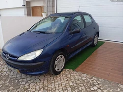 Peugeot 206 XR 1.1 em bom estado, com 217937km.