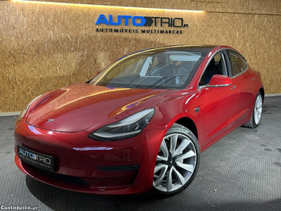 Tesla Model 3 ...