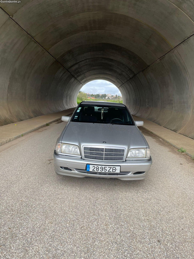 Mercedes-Benz C 250 W124