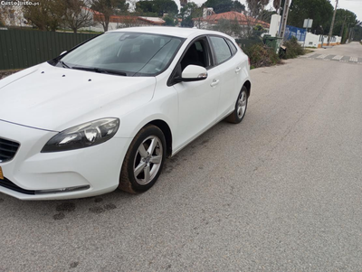 Volvo V40 D2